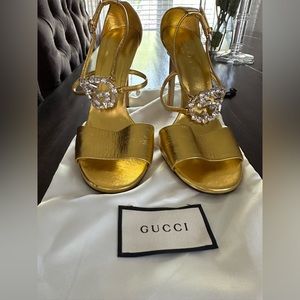 GUCCI Gold interlocking crystal logo heels